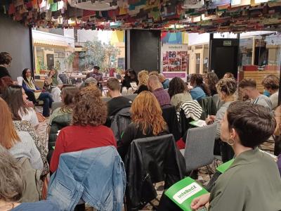 Ciudadanía global y discursos de odio y negacionistas de la violencia de género y los derechos de las personas migrantes