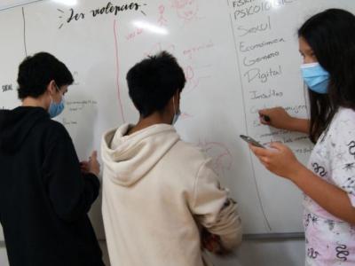 "Parlem ne" da respuesta a las necesidades emocionales de jóvenes en riesgo de exclusión social en Barcelona