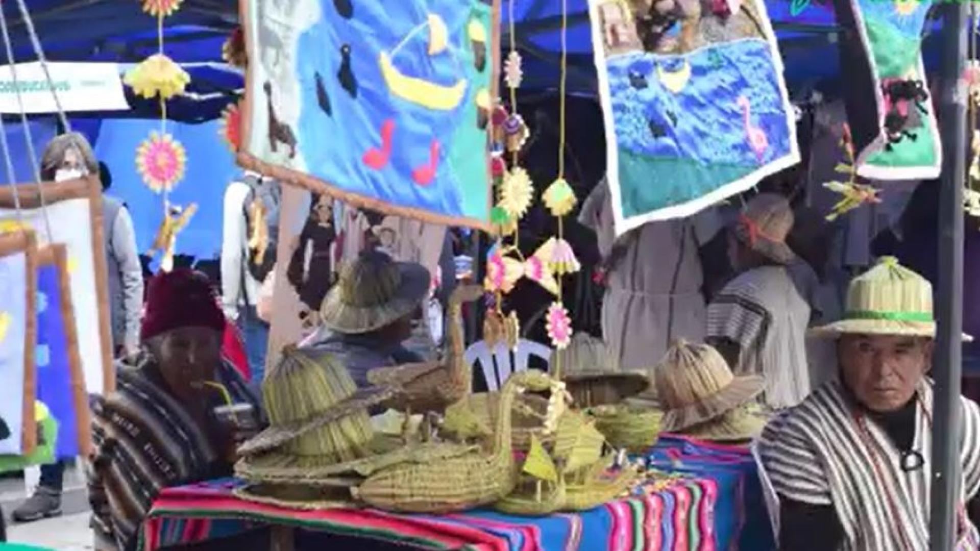 Feria de materiales educativos para la enseñanza y revitalización de las lenguas originarias