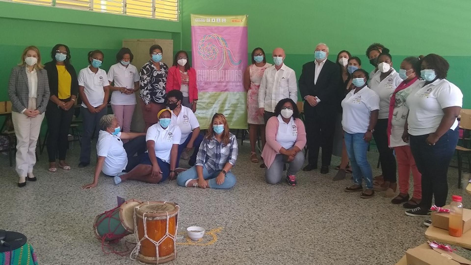 El director de AECID y el embajador de España en República Dominicana, visitan el trabajo de InteRed en el país