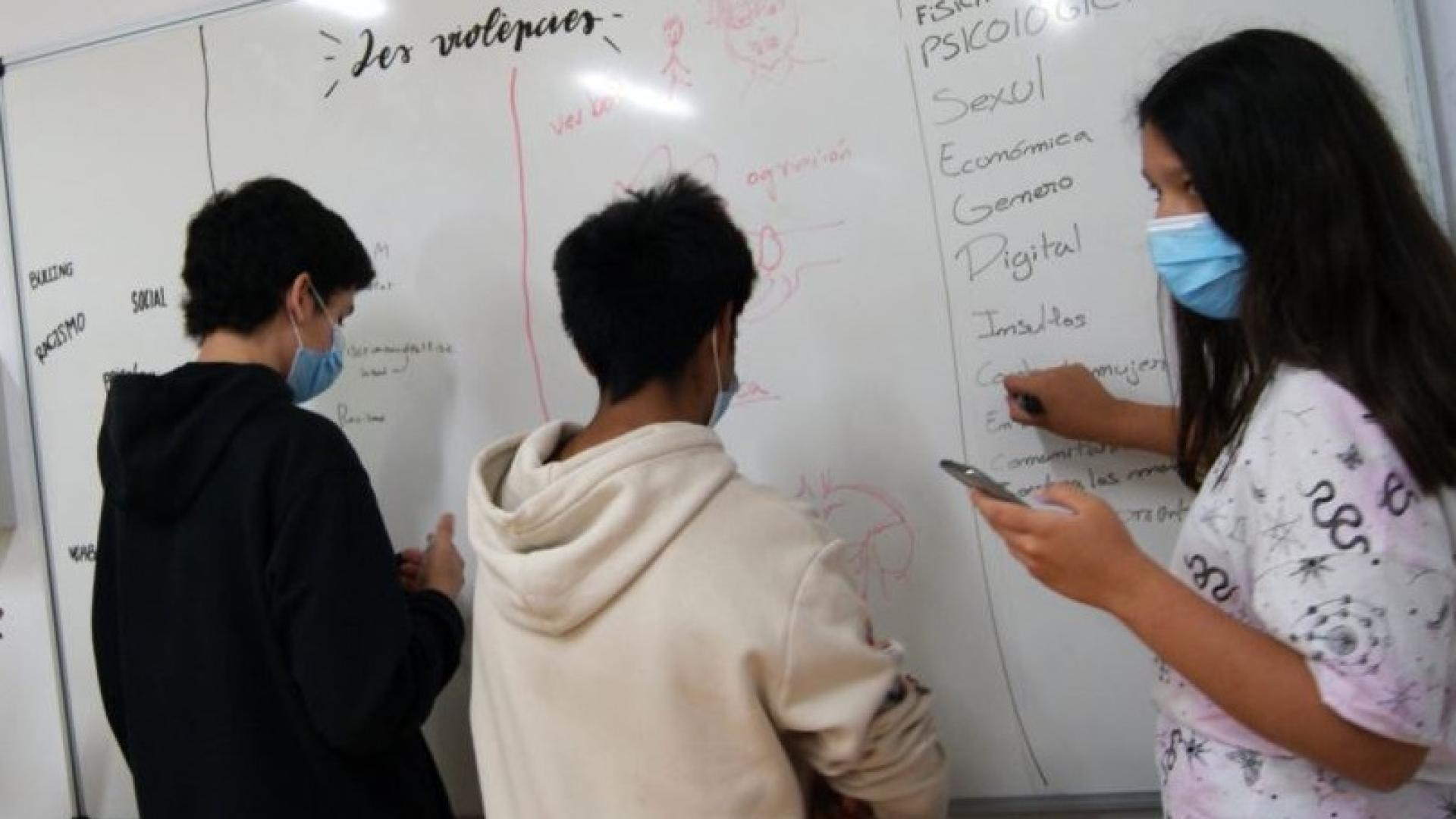 "Parlem ne" da respuesta a las necesidades emocionales de jóvenes en riesgo de exclusión social en Barcelona